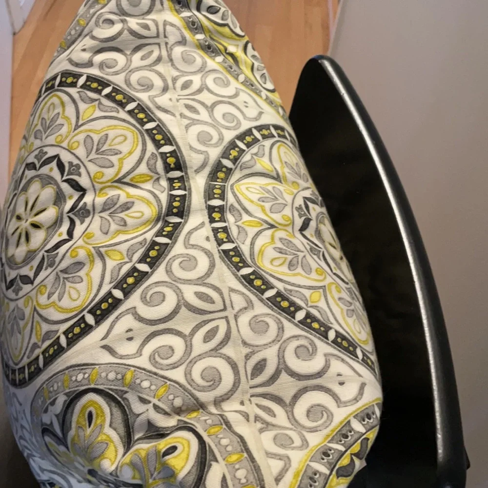 🎉HP🎉Beautiful Accent Pillow in EUC 🌟 Pretty Colors of Yellow, Gray, Black & … - Picture 11 of 11